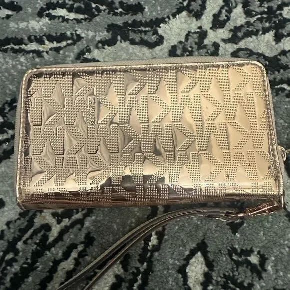 Michael Kors Rose Gold Logo Wallet/ Wristlet - Picture 3 of 11